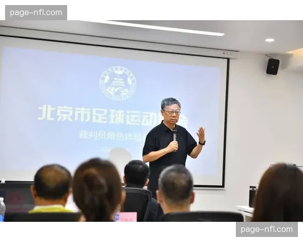 智能辅助裁判设备不仅参与决策，还通过接口将争议判定过程透明地呈现给受众