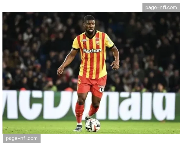 官方：朗斯后卫丹索因肌肉疲劳将缺席两周